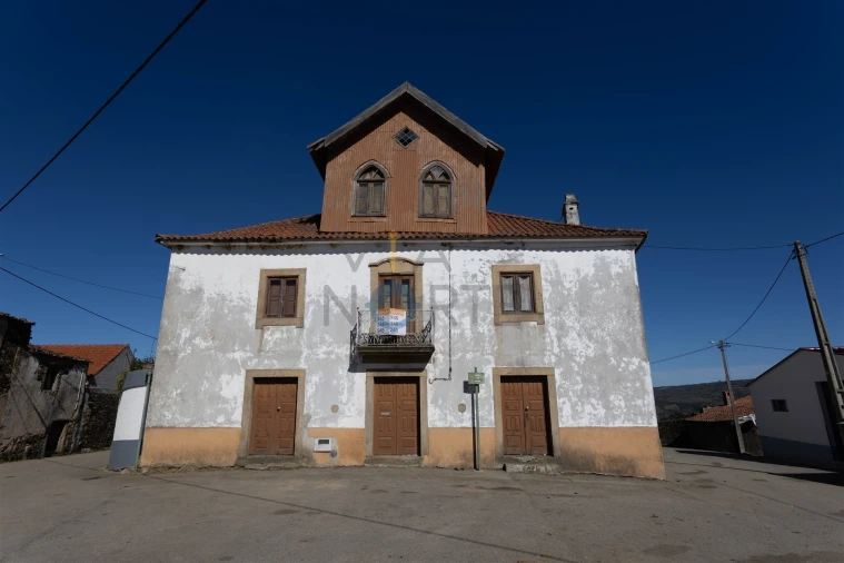 Moradia T7 para Venda em Castro Vicente