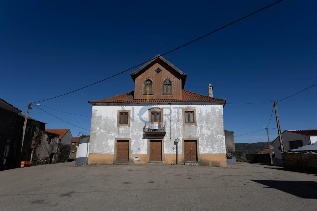 Moradia T7 para Venda em Castro Vicente Foto 2