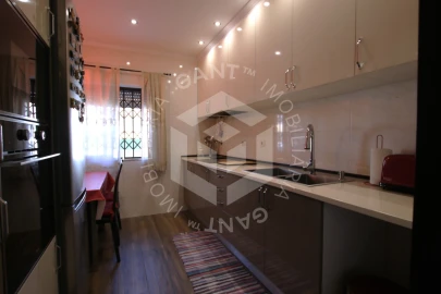 Apartamento T1 para Venda em Laranjeiro e Feijó