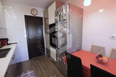 Apartamento T1 para Venda em Laranjeiro e Feijó