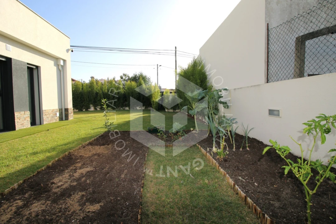 Moradia T3 para Venda em Fernao Ferro Foto 64