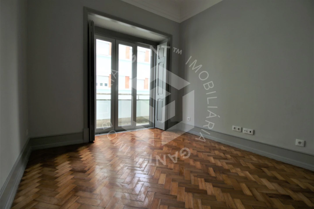 Apartamento T4 para Venda em Areeiro Foto 4