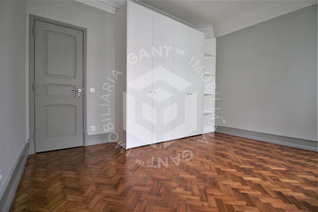 Apartamento T4 para Venda em Areeiro Foto 12