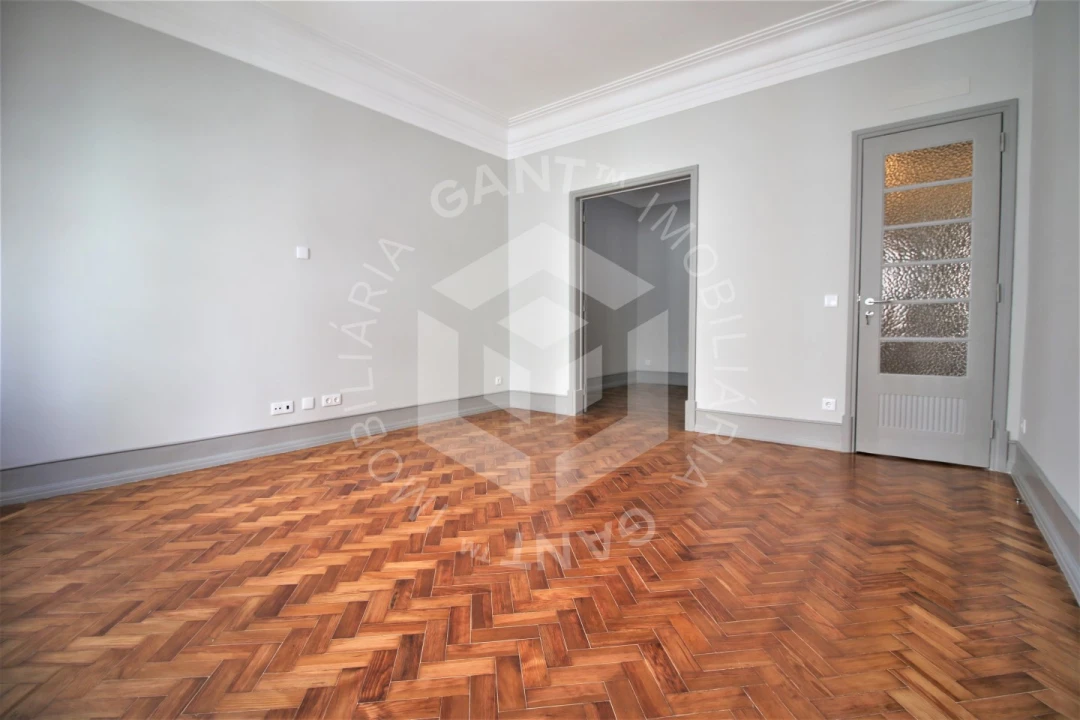 Apartamento T4 para Venda em Areeiro Foto 35
