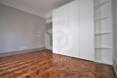 Apartamento T4 para Venda em Areeiro