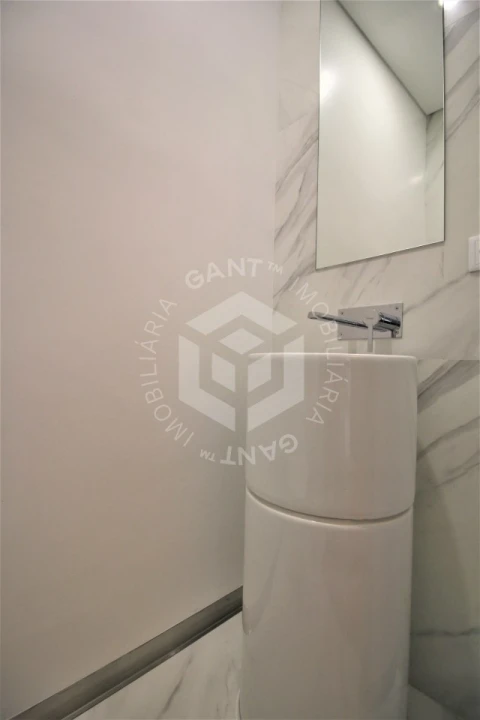 Apartamento T4 para Venda em Areeiro
