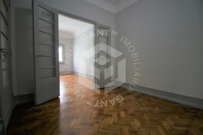 Apartamento T4 para Venda em Areeiro