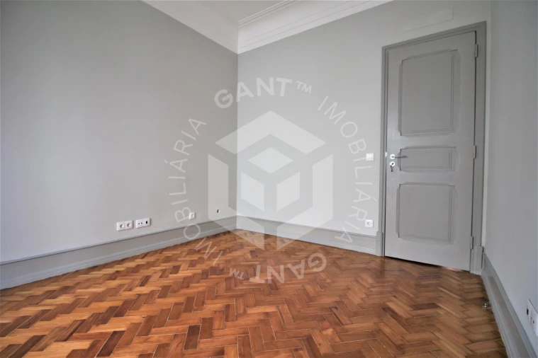 Apartamento T4 para Venda em Areeiro Foto 3