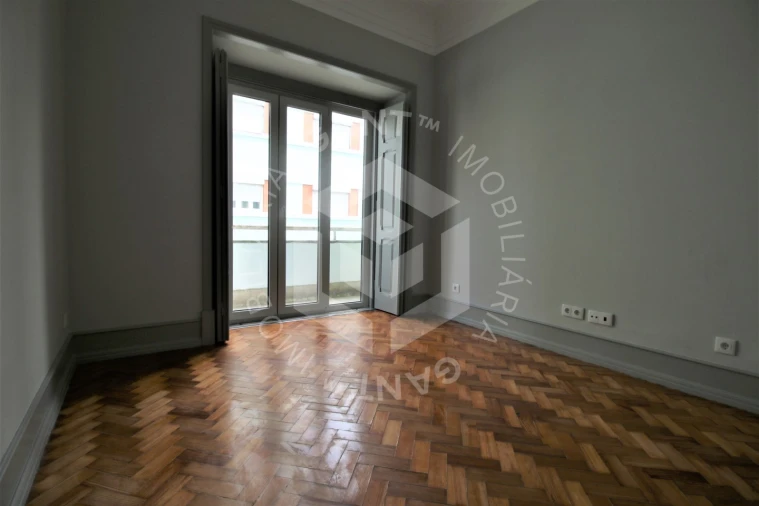 Apartamento T4 para Venda em Areeiro Foto 4