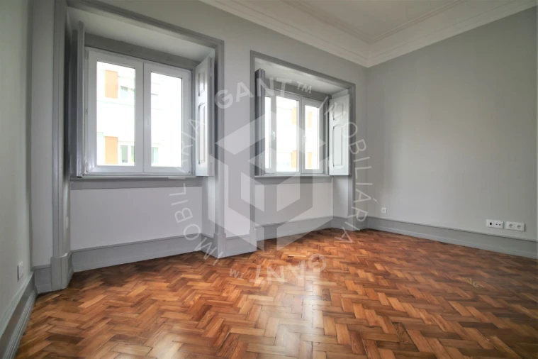 Apartamento T4 para Venda em Areeiro Foto 14