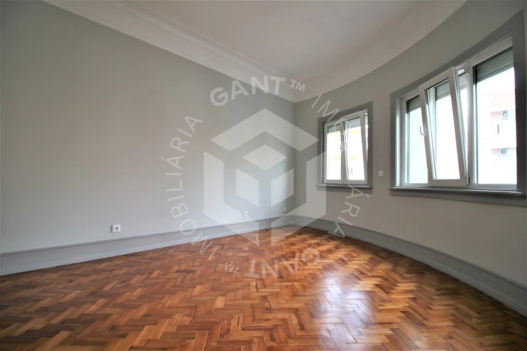 Apartamento T4 para Venda em Areeiro Foto 16