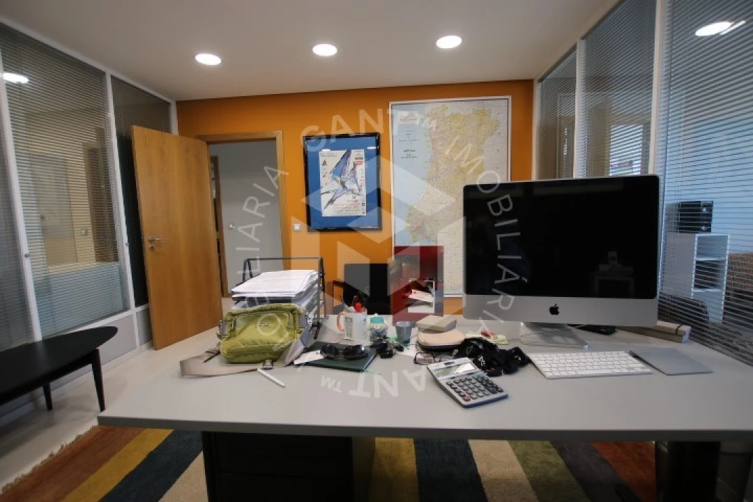 Escritório para Venda em Almada, Cova da Piedade, Pragal e Cacilhas Foto 17