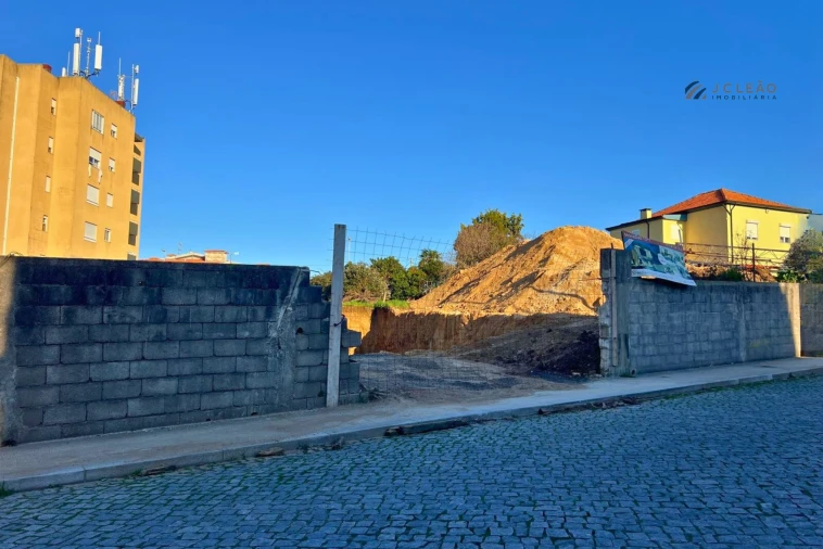 Moradia T4 para Venda em Vila Nova da Telha Foto 18