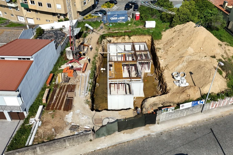 Moradia T4 para Venda em Vila Nova da Telha Foto 12