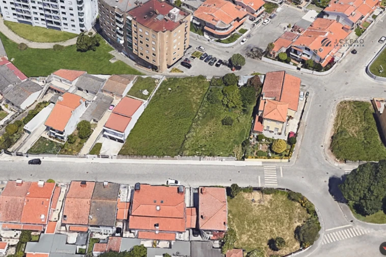 Moradia T4 para Venda em Vila Nova da Telha Foto 15