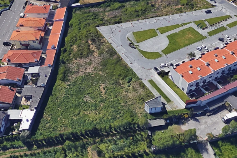 Terreno para Venda em Castêlo da Maia Foto 3