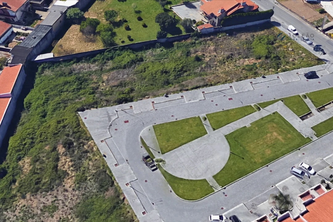 Terreno para Venda em Castêlo da Maia Foto 2