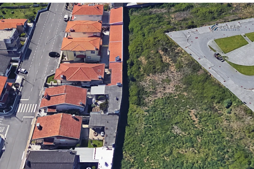 Terreno para Venda em Castêlo da Maia Foto 4