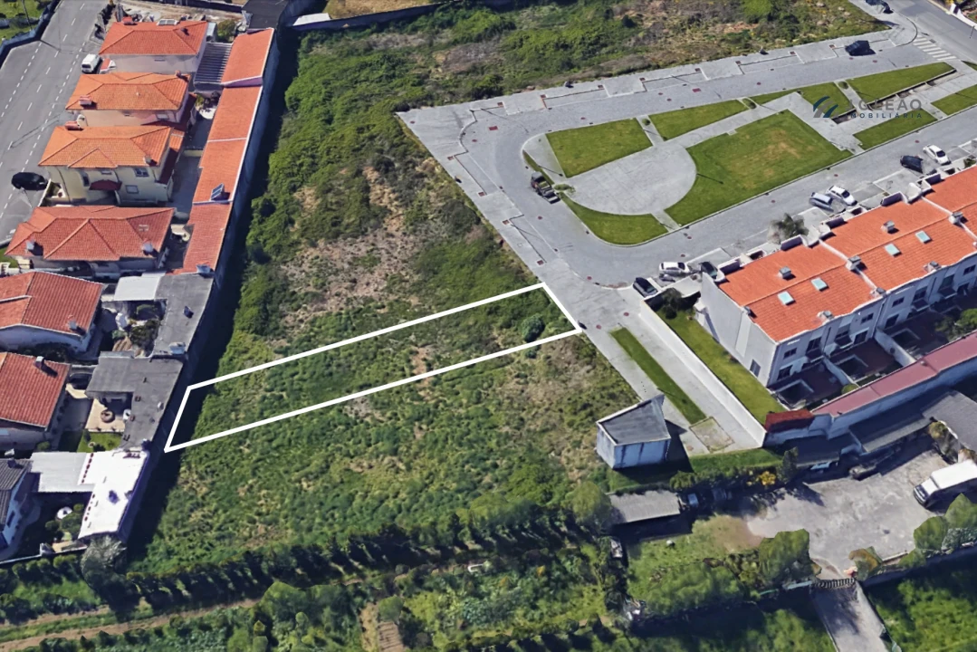 Terreno para Venda em Castêlo da Maia Foto 1