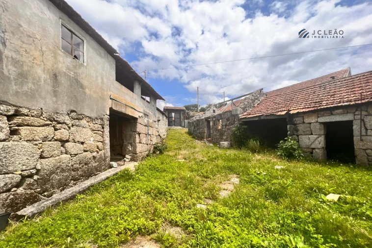 Quinta T0 para Venda em Paredes Foto 1