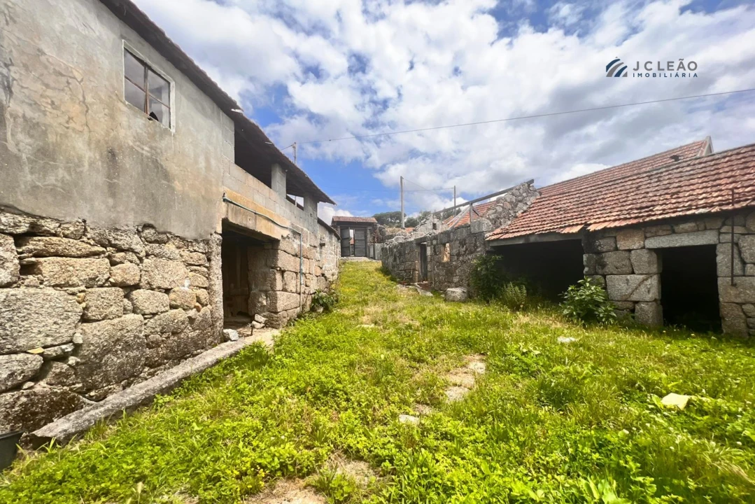 Quinta T0 para Venda em Paredes Foto 1