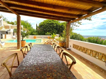 Moradia T5 para Venda em Santa Barbara de Nexe