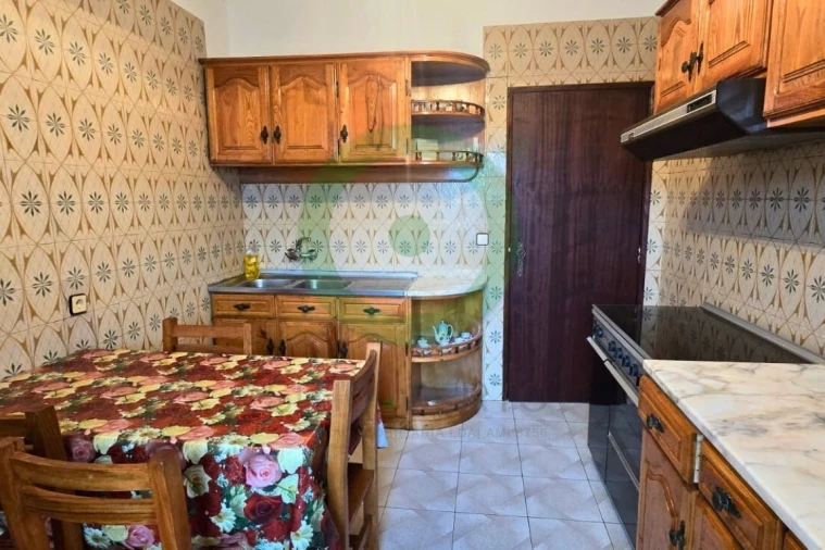 Moradia T3 para Venda em Tuizelo Foto 4