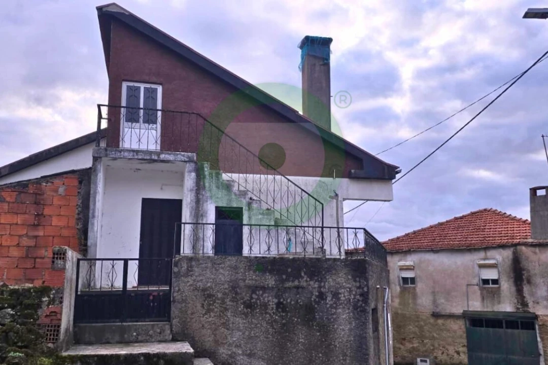 Moradia T3 para Venda em Tuizelo Foto 2