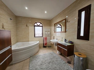 Moradia T5 para Venda em Amarante (São Gonçalo), Madalena, Cepelos e Gatão