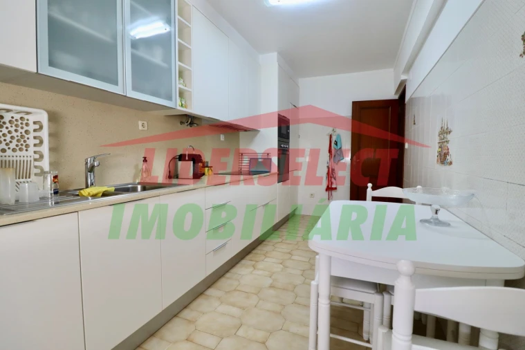 Apartamento T3 para Venda em A dos Cunhados e Maceira Foto 2