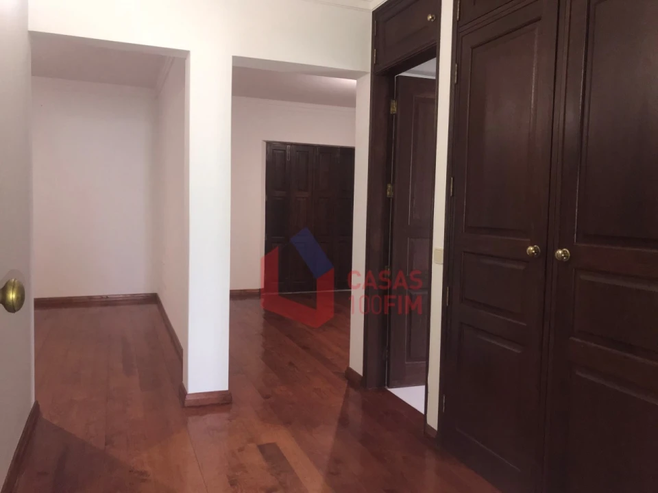 Moradia T5 para Venda em Marrazes e Barosa Foto 4