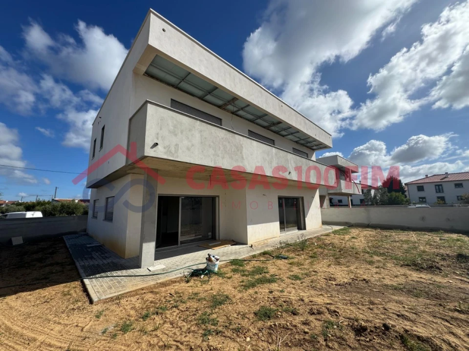 Moradia T3 para Venda em Batalha Foto 1