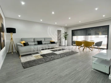 Apartamento T3 para Venda em Quelfes