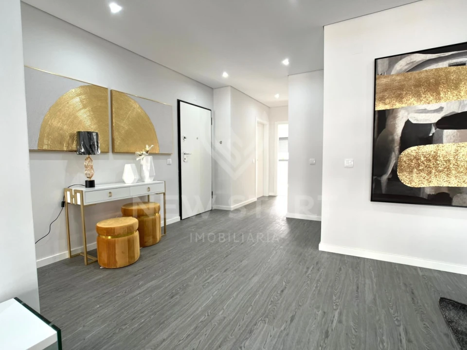 Apartamento T3 para Venda em Quelfes Foto 2