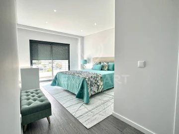 Apartamento T3 para Venda em Quelfes