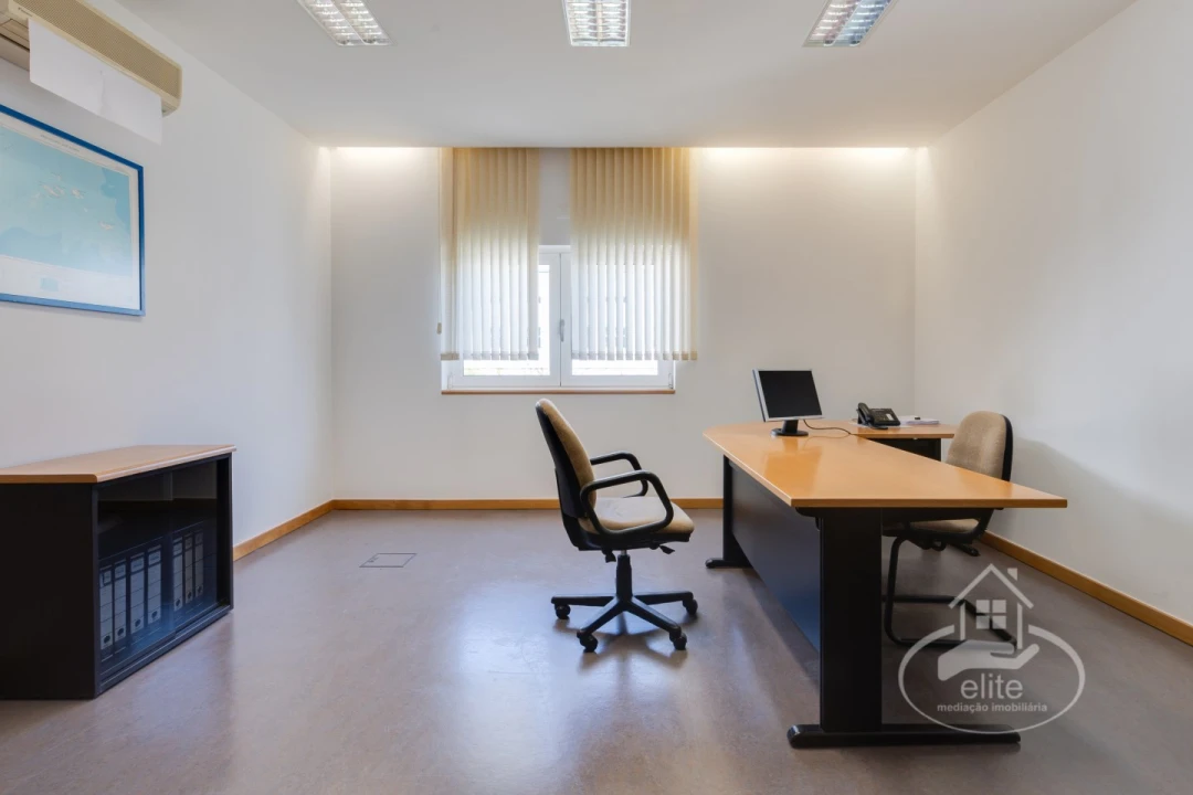 Armazém para Venda em Setubal (São Sebastião) Foto 13