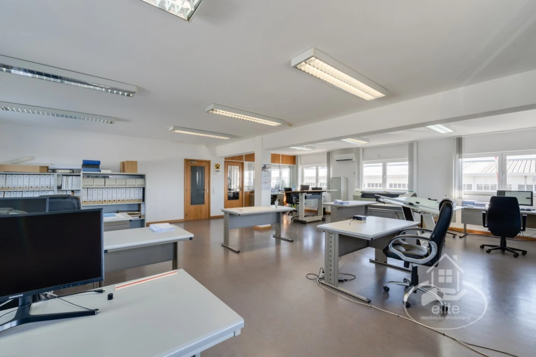 Armazém para Venda em Setubal (São Sebastião) Foto 17