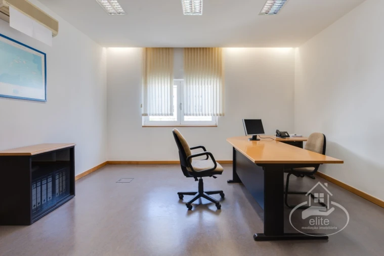 Armazém para Venda em Setubal (São Sebastião) Foto 13