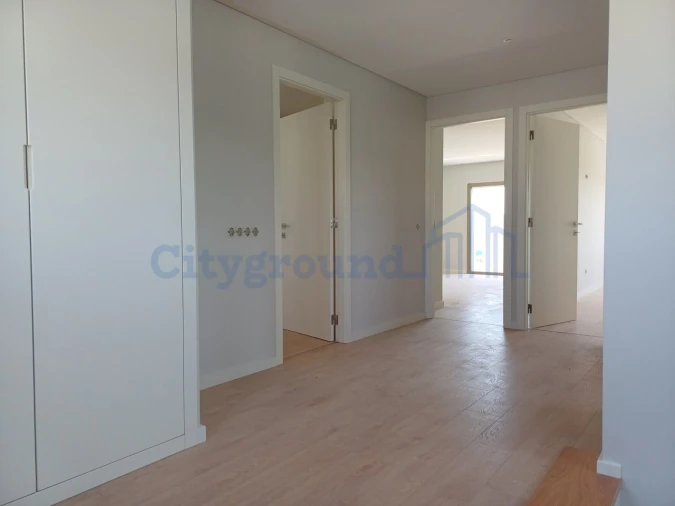 Moradia T4 para Venda em Batalha Foto 3