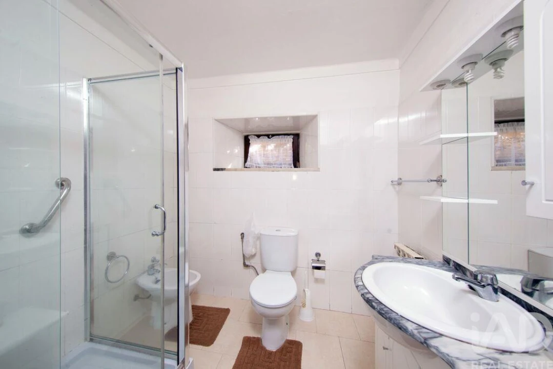 Moradia T5 para Venda em Folques Foto 17