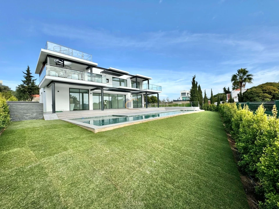 Moradia T4 para Venda em Albufeira e Olhos de Água Foto 1