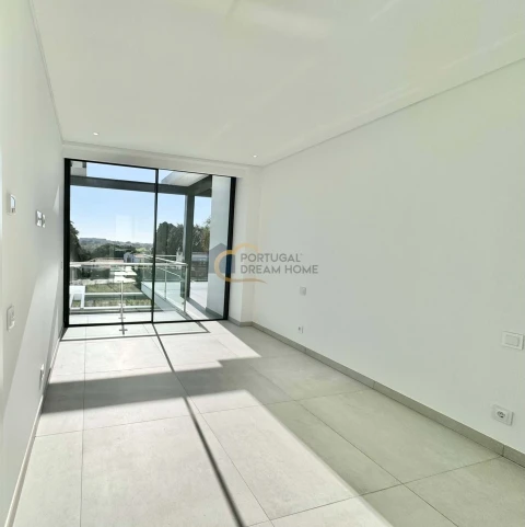 Moradia T4 para Venda em Albufeira e Olhos de Água