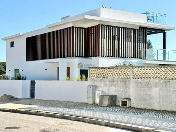Moradia T4 para Venda em Albufeira e Olhos de Água