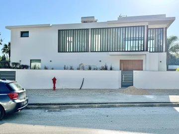Moradia T4 para Venda em Albufeira e Olhos de Água