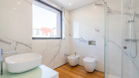 Apartamento T3 para Arrendamento em Aldoar, Foz do Douro e Nevogilde