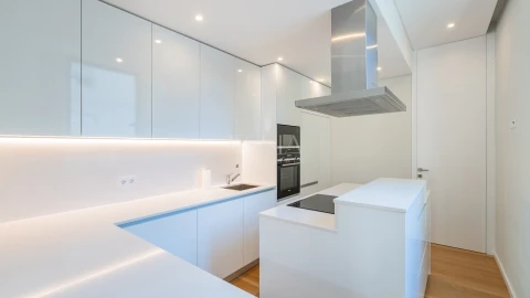 Apartamento T3 para Arrendamento em Aldoar, Foz do Douro e Nevogilde