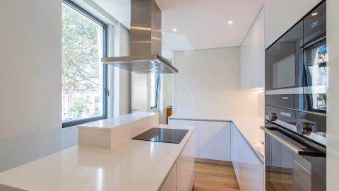 Apartamento T3 para Arrendamento em Aldoar, Foz do Douro e Nevogilde