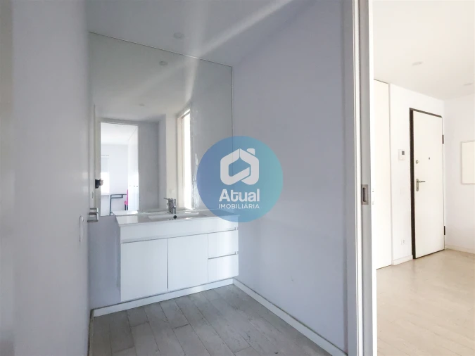 Apartamento T1 para Arrendamento em Oliveira, São Paio e São Sebastião Foto 9