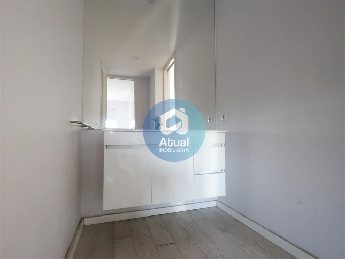 Apartamento T1 para Arrendamento em Oliveira, São Paio e São Sebastião Foto 10