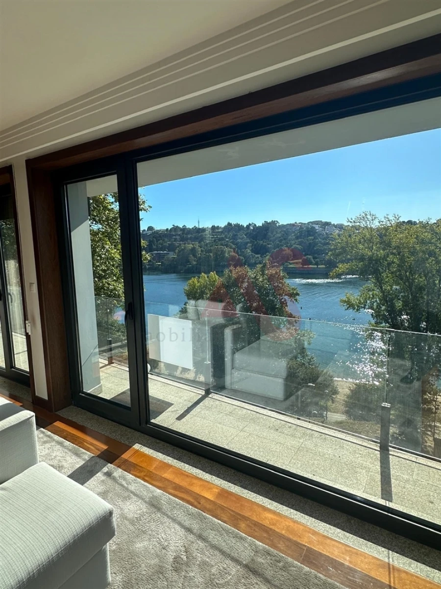 Apartamento T3 para Arrendamento em Gondomar (São Cosme), Valbom e Jovim Foto 1